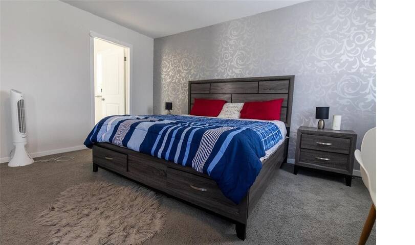 The Spotlight Entire Home gallery image 5