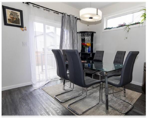 The Spotlight Entire Home gallery image 3