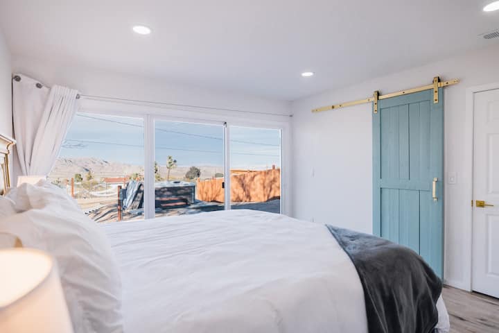 Glavna spavaća soba s pogledom na planine i zalascima sunca koji oduzima dah