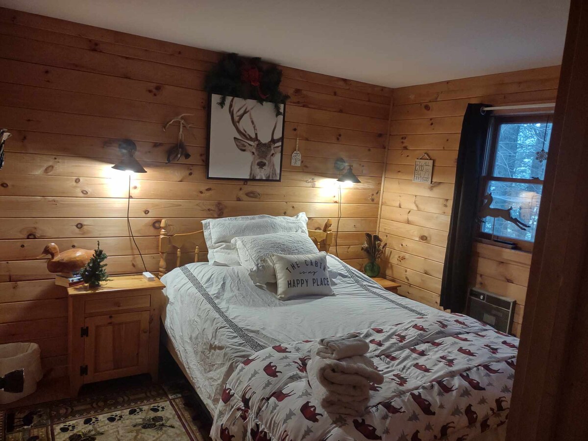 Velika spavaća soba.  Popluni koji se upotrebljavaju za vašu dodatnu udobnost i čistoću za naše goste