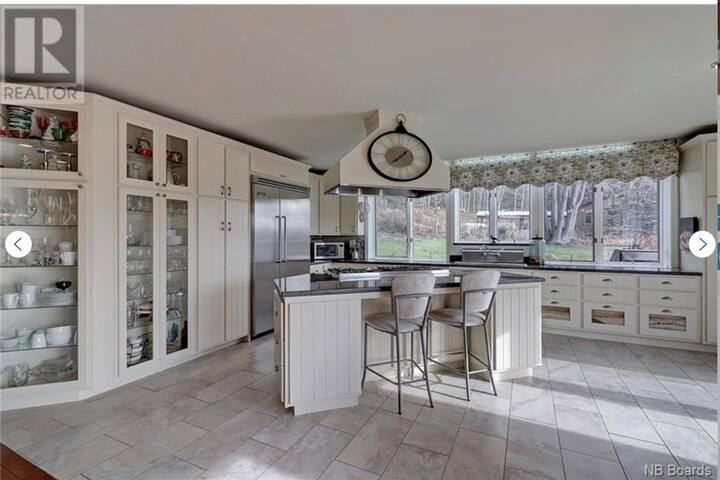 Fredericton Gatherings-5 bedrm RiverView sleeps 13 gallery image 4