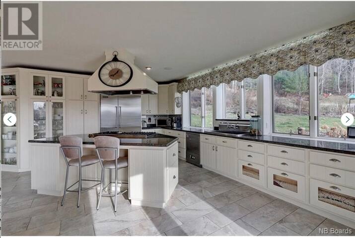 Fredericton Gatherings-5 bedrm RiverView sleeps 13 gallery image 5