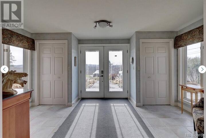 Fredericton Gatherings-5 bedrm RiverView sleeps 13 gallery image 3