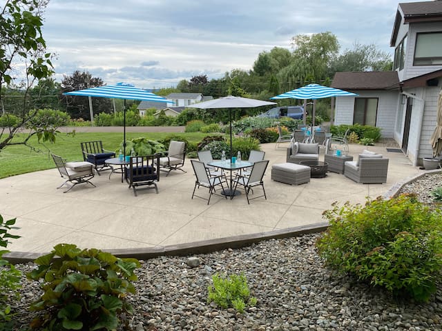 Fredericton Gatherings-5 bedrm RiverView sleeps 13