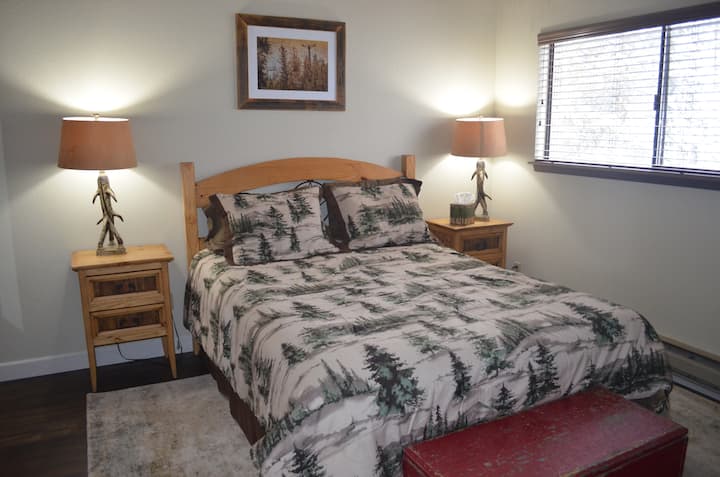 מיטה זוגית רחבה