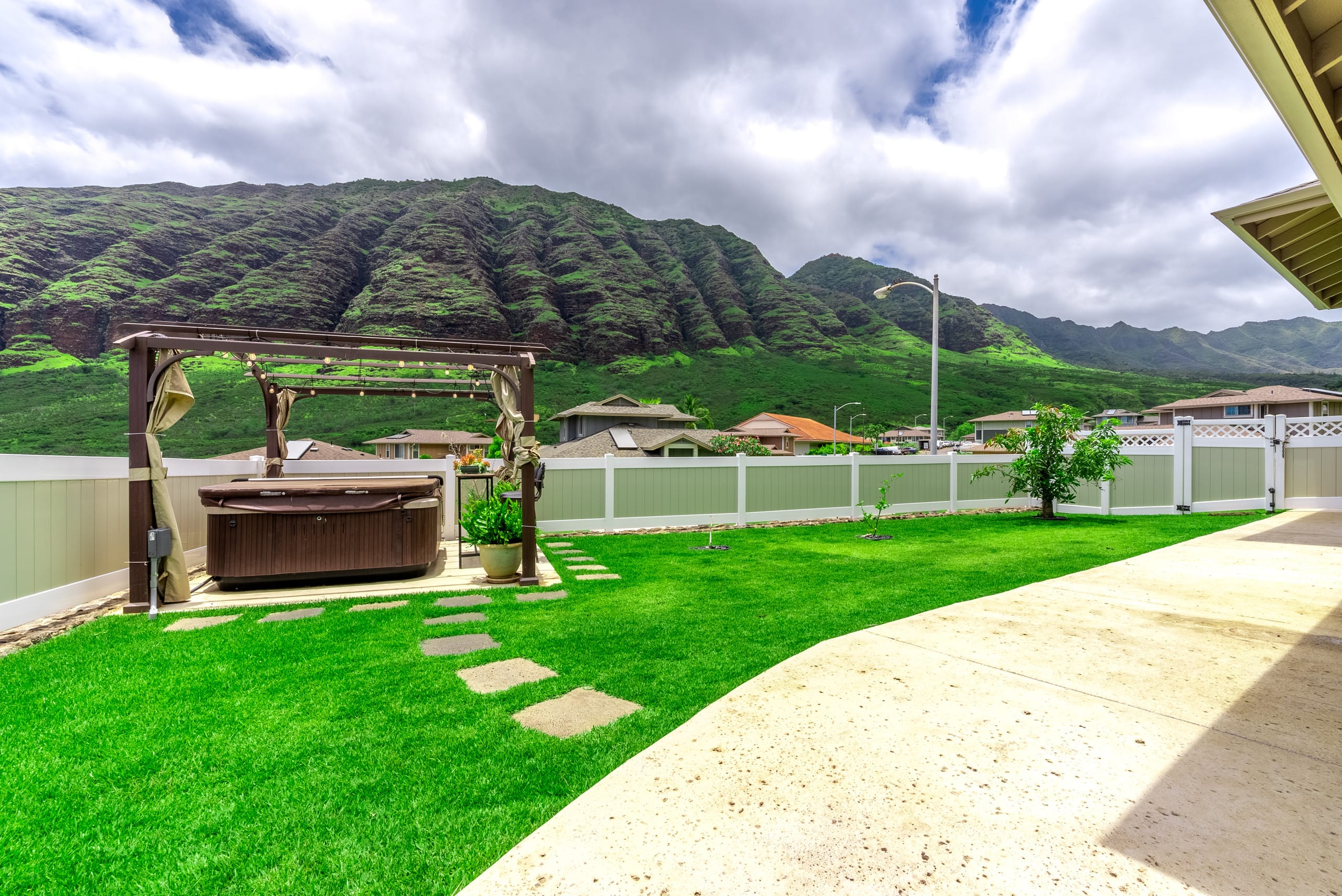 Home in Waianae · ★4.97 · 3 bedrooms · 5 beds · 2.5 private baths - Image 53