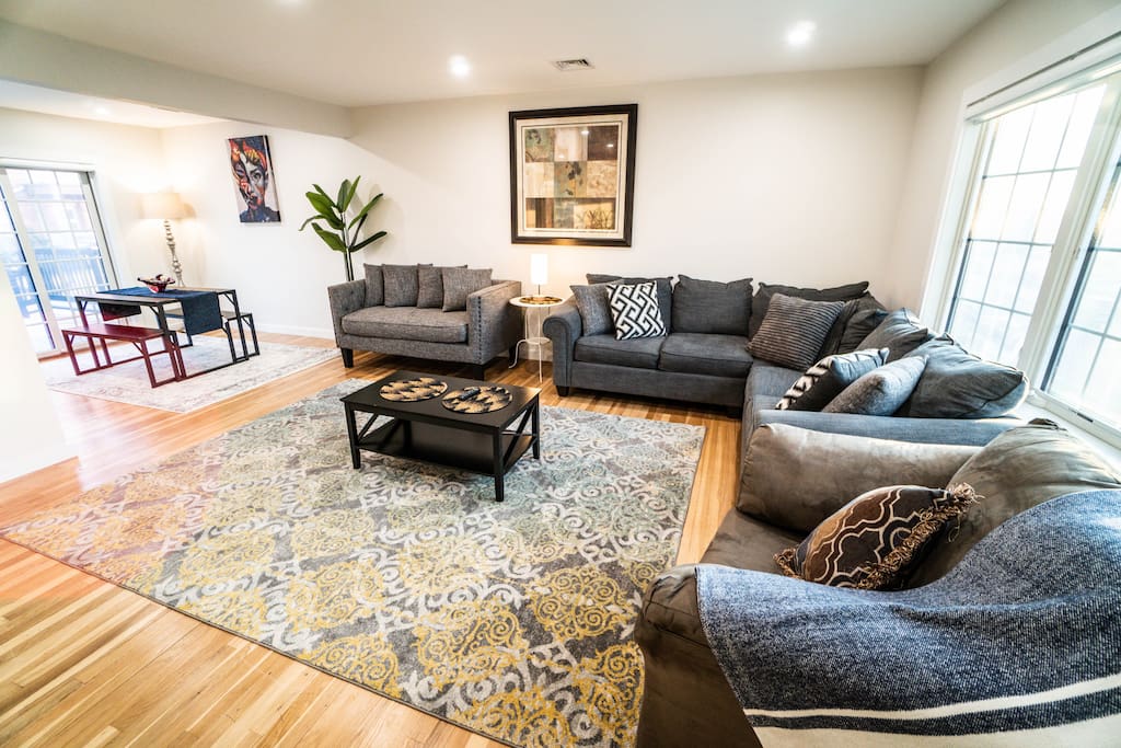 Newly Renovated 3BD & 2BA Apartmnt 15 mins to JFK