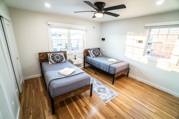 Bedroom 2 with 2 twin beds and 2 windows in the room