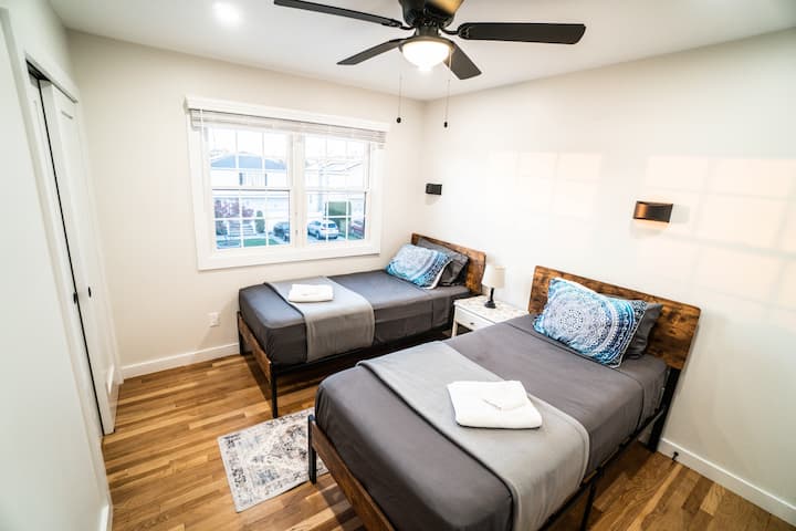 Bedroom 3 with 2 twin beds and a single window