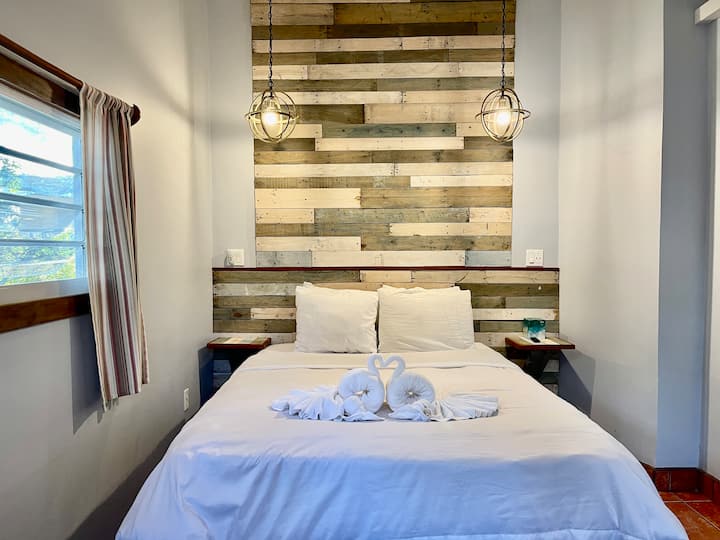 Junior Room queen bed