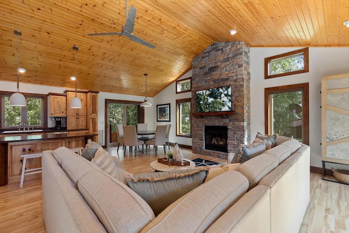 Breezy Point, 5 BD, Fenced Yard, Fire Pit