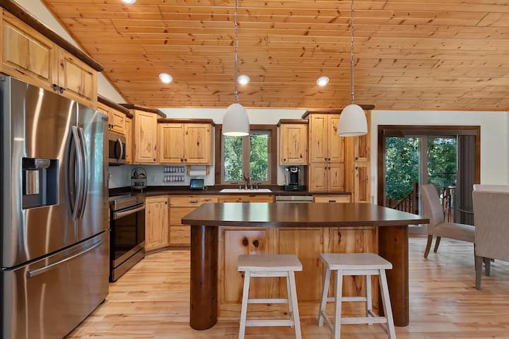 Breezy Point, 5 BD, Fenced Yard, Fire Pit
