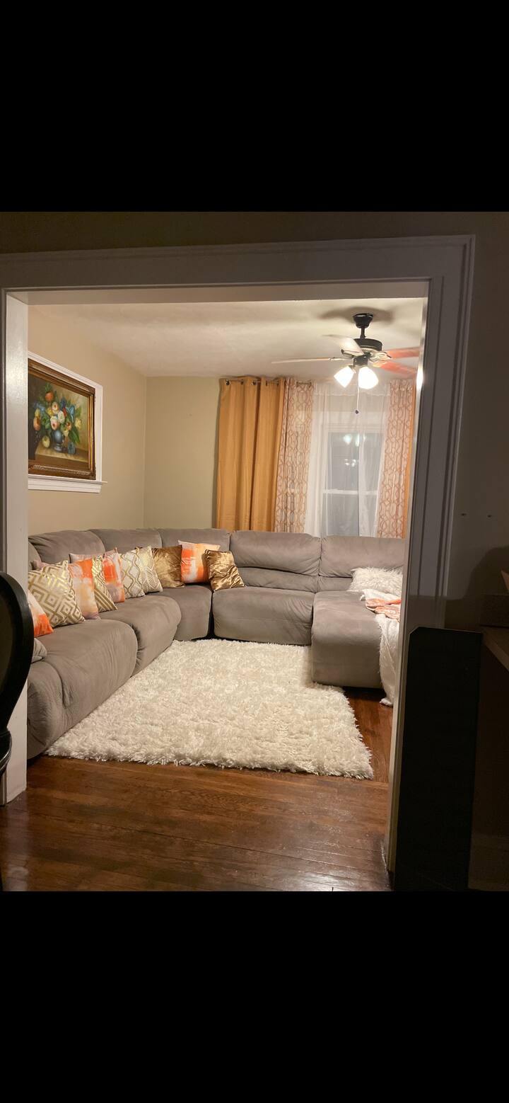 Cheerful sanitize cozy home with indoor fireplace. Houses for Rent in