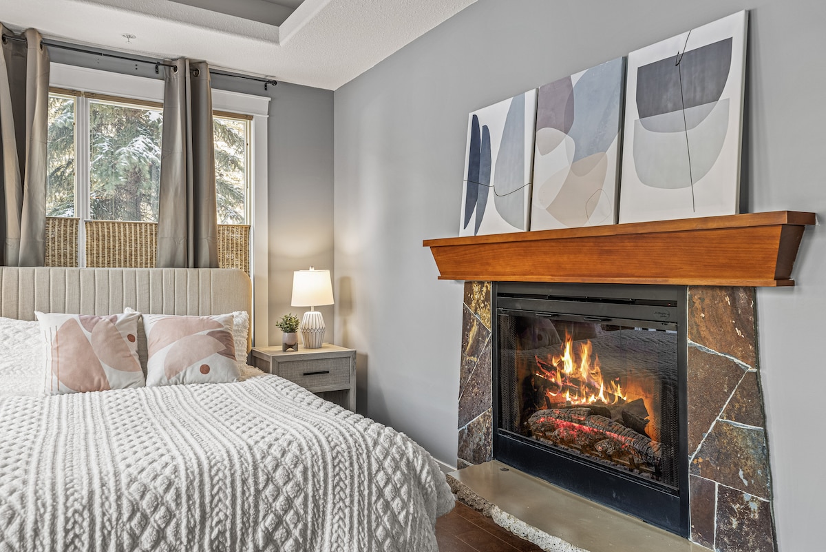 第二间卧室配有一张标准双人床+办公桌