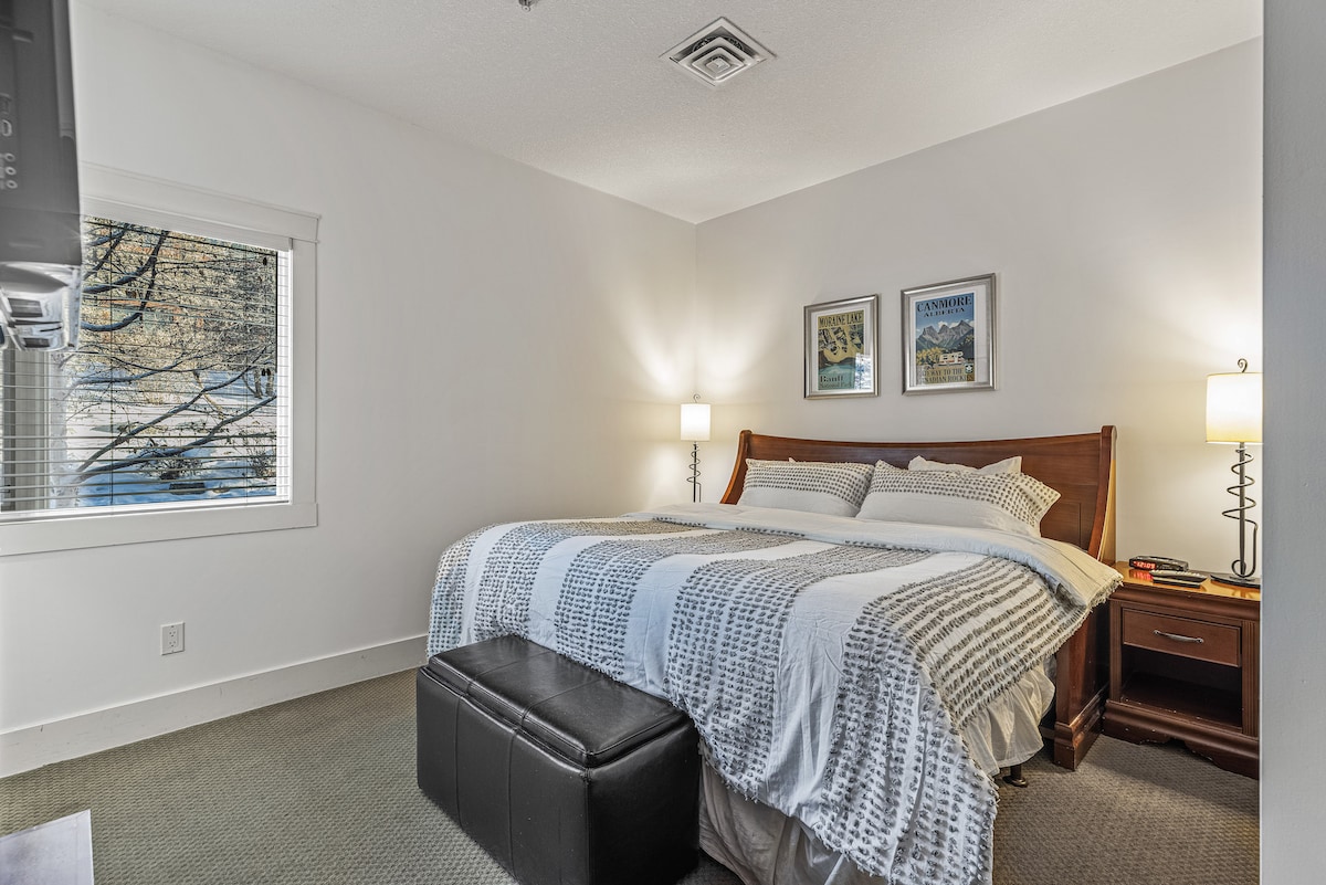 主卧配备加大双人床