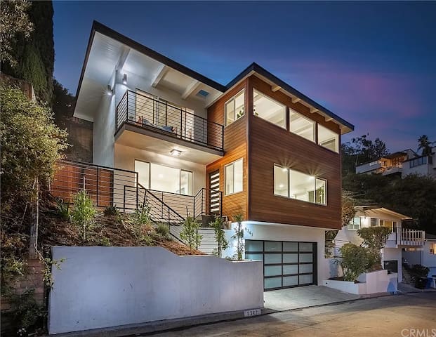 Hollywood Hills Home W/ Iconic Views