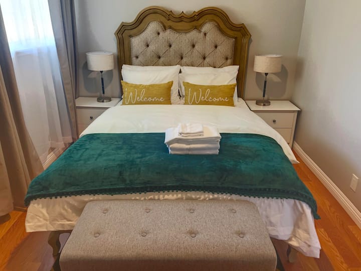 سرير بحجم كوين في غرفة النوم رقم2