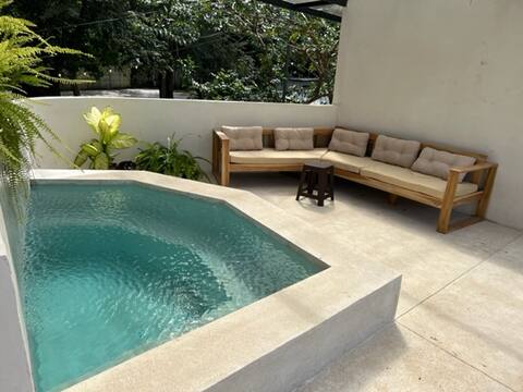 Pretty studio, pools, walk beach