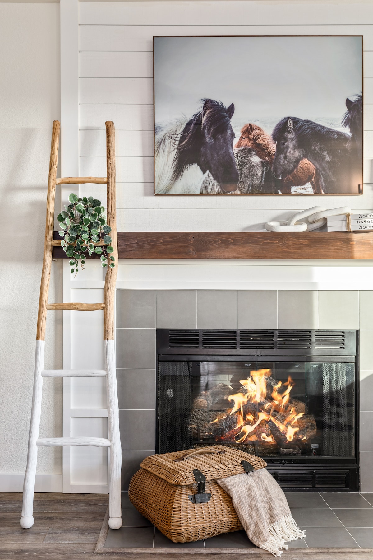 Rustic Farmhouse Style Interior Design. YourDreamVacationHome.