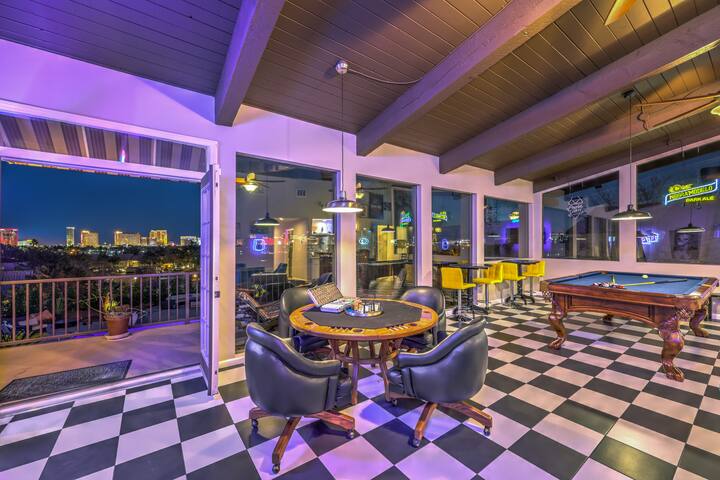 5 min to Strip BEST STRIP VIEWS- Pool/Spa, Private gallery image 5