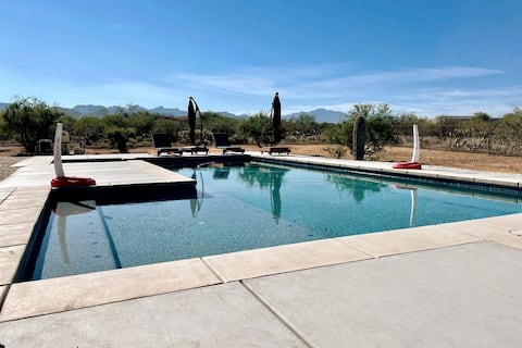 Private Desert Oasis on 4 Acres-Lap Pool & Hot Tub