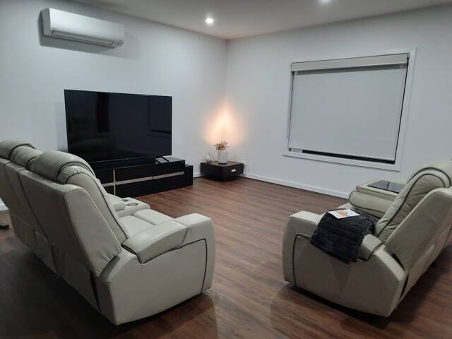 Peaceful and Cozy Home overlooking golf course. gallery image 4