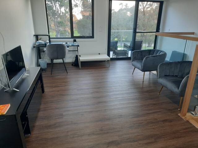 Peaceful and Cozy Home overlooking golf course. gallery image 3