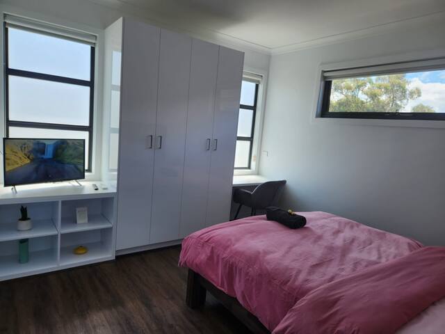 Peaceful and Cozy Home overlooking golf course. gallery image 2