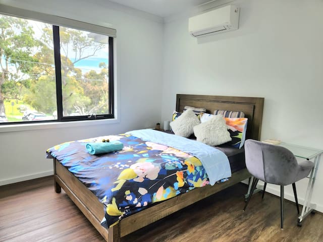 Peaceful and Cozy Home overlooking golf course.