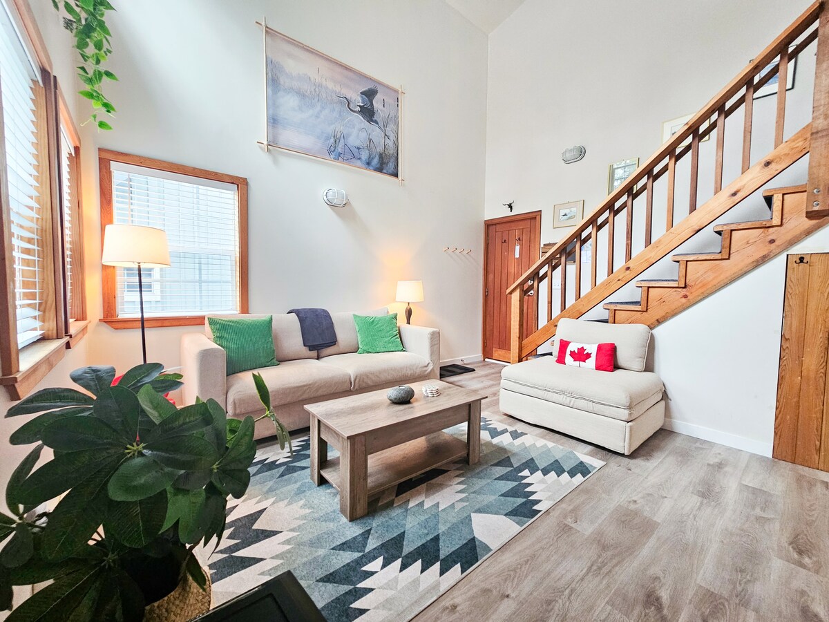 Oceanside Loft at Terrace Beach! · Blue Heron Lofts for Rent in Ucluelet, British Columbia