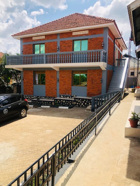 8-Roomed Apartment with Bed & breakfast