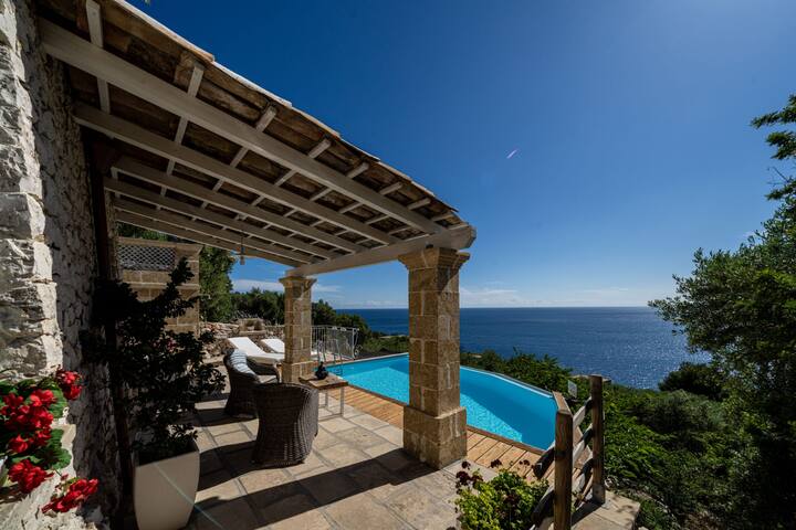 villa arrampicata sul mare del Salento gallery image 5