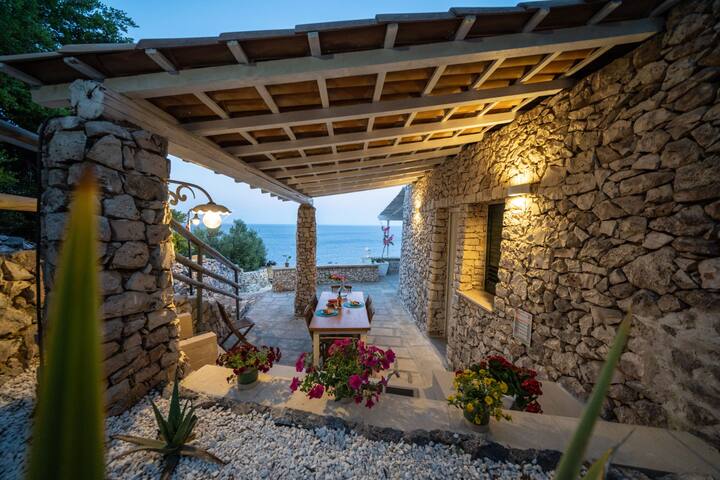 villa arrampicata sul mare del Salento gallery image 3