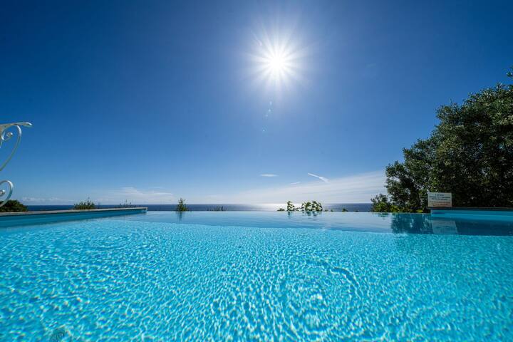 villa arrampicata sul mare del Salento gallery image 2