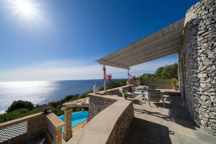 villa arrampicata sul mare del Salento