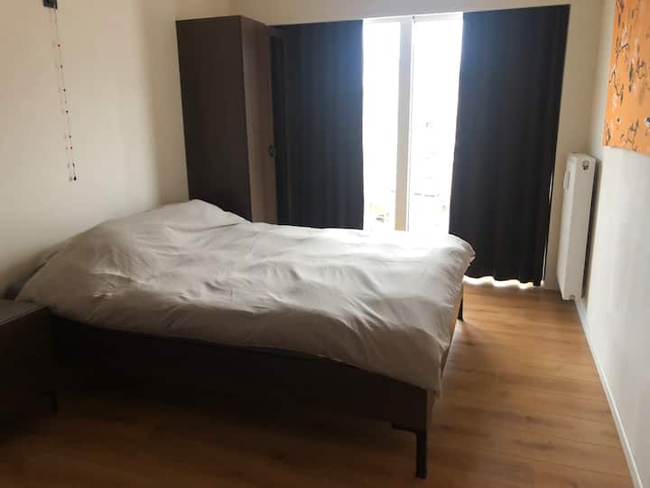 卧室1 ：双人床（ 2人）