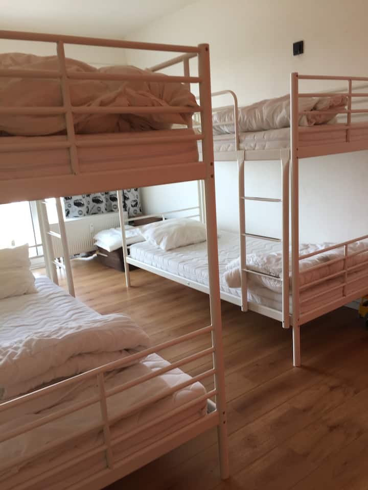 卧室3 ： 2张双层床（ 4名儿童）