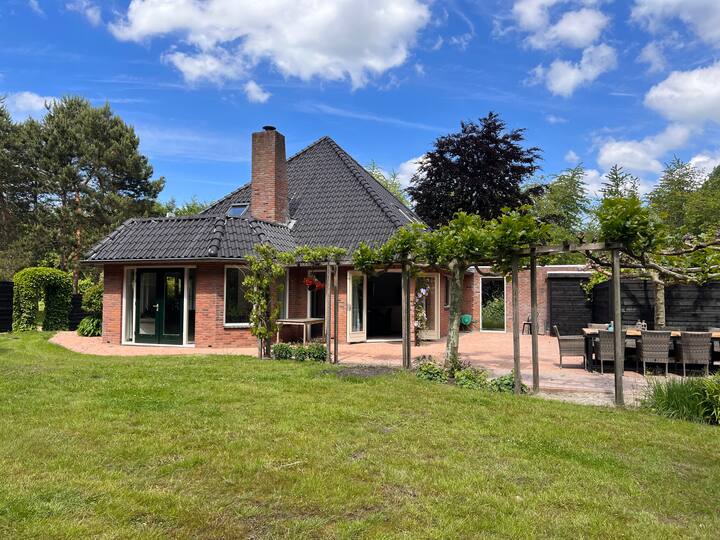 Cozy Villa with pool, hot tub and sauna Villas for Rent in Zeewolde