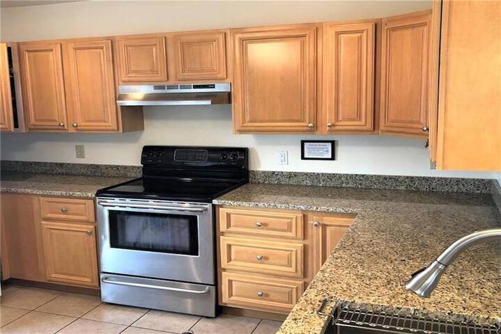 Beautiful Beach House Breathtaking Water Views! gallery image 3