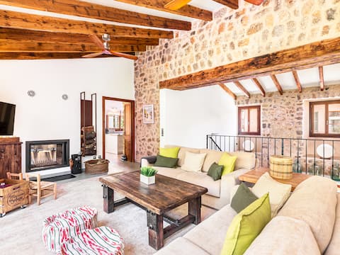 Top Airbnb: Quiet dream villa for families, workation & nature in Selva