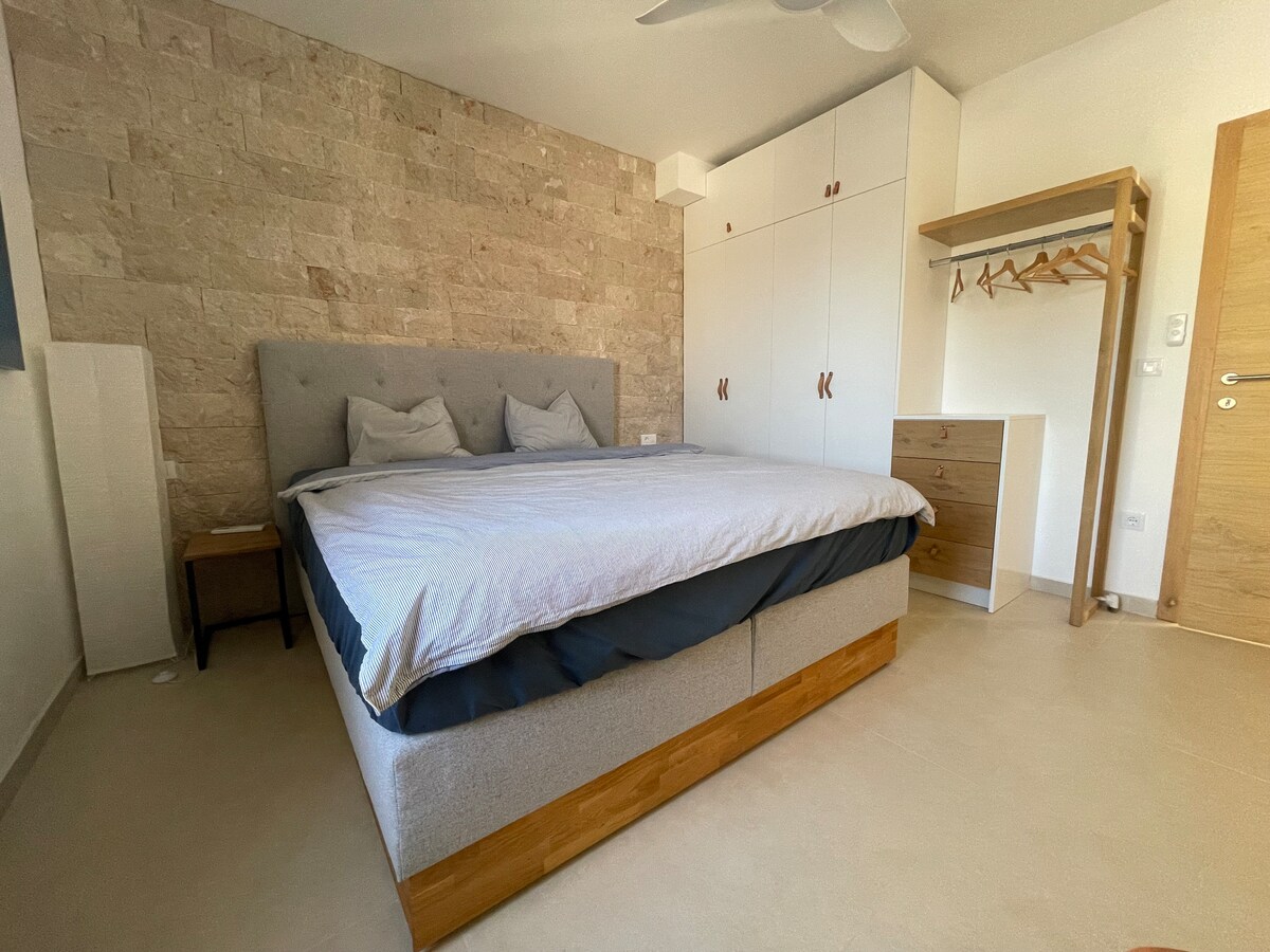 Спална соба со пружина