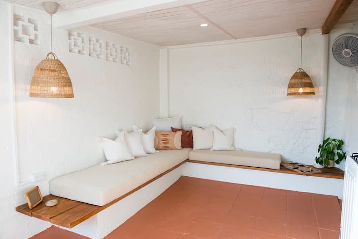 Rustico Posthouse Curated 1 Bd 3mins Walk To Beach - Bridgetown