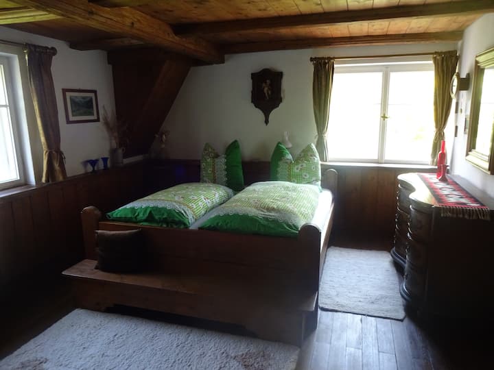 ห้องนอนพร้อมเตียงคู่ 90X200 - นี่คือ 
ทางเดินเข้าห้องน้ำฤดูร้อน 2023 
หมายเหตุ: เมื่อจองสำหรับ 2 คนจะเข้าห้องเดี่ยวและห้องใต้หลังคาไม่ได้