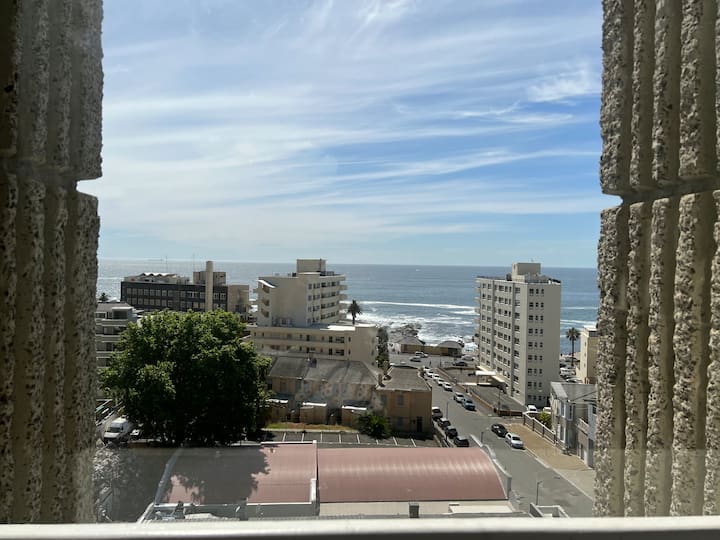 Perfect holiday pad/WFH with sea views in Seapoint Apartments for