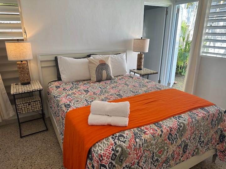 Dormitorio principal con baño