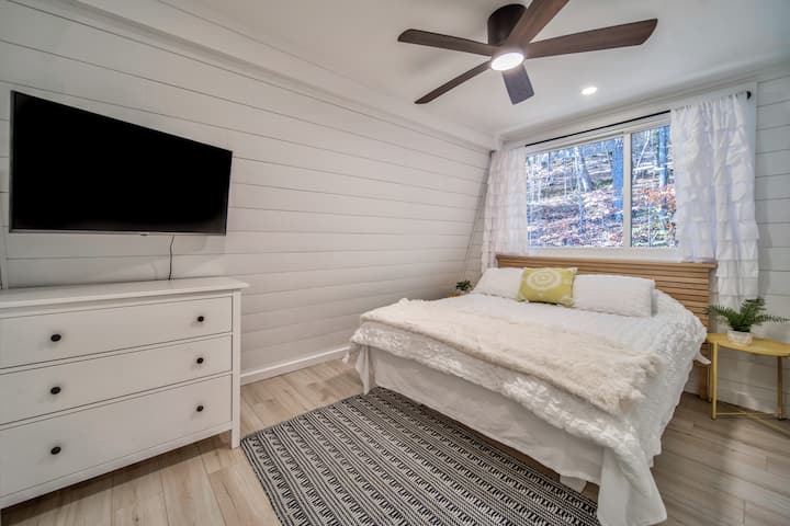 Guest bedroom