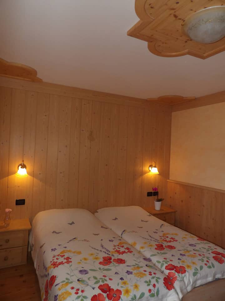 חדר זוגי עם מרפסת (אפשר מיטות יחיד)