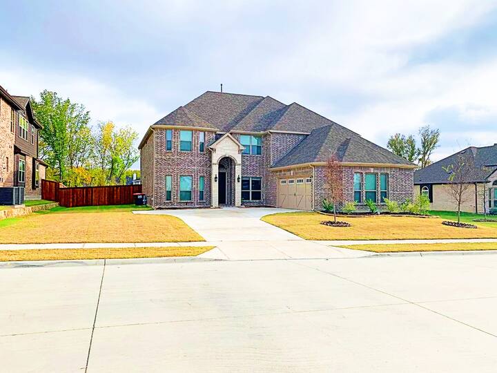 Huge 2Fl w/ Sunset/Greenery Views Near DFW Airport Houses for Rent in