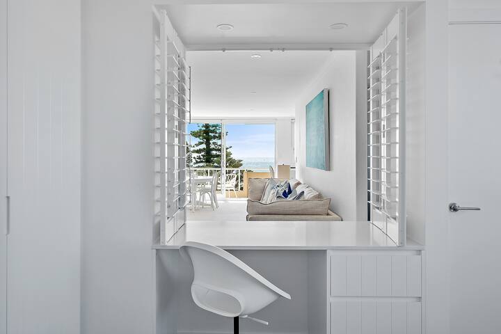 Luxury beachfront with unbelievable views gallery image 5