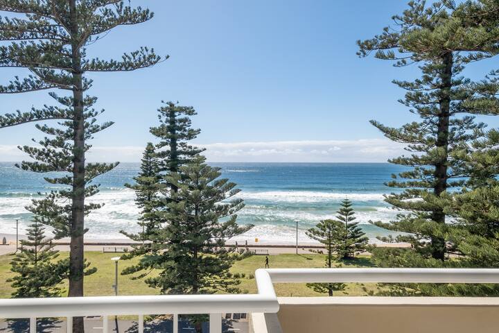 Luxury beachfront with unbelievable views gallery image 3